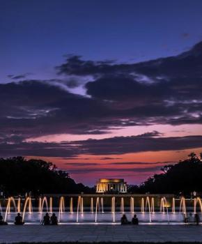 @marco.photos - National World War II Memorial und Lincoln Memorial bei Sonnenuntergang - Washington, DC