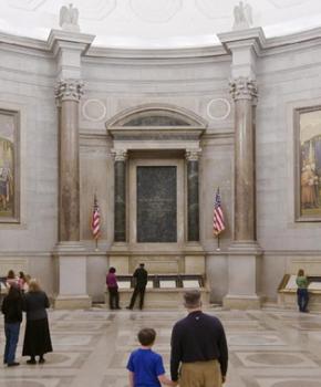 Edifício e Museu dos Arquivos Nacionais - Museu Livre de Washington, DC com Constituição, Declaração de Independência e Declaração de Direitos