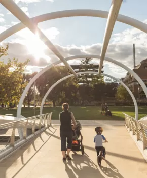 Familienfreundliche Aktivitäten am Capitol Riverfront - Yards Park in Washington, DC