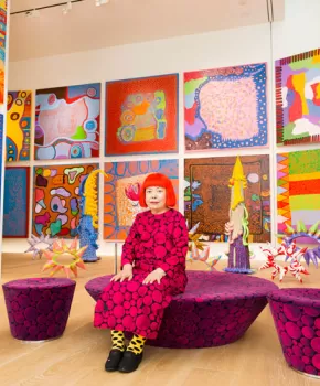 L'artiste japonaise Yayoi Kusama avec des œuvres récentes en 2016