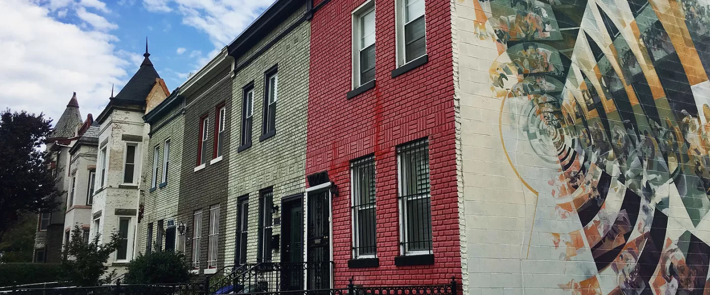 Maisons en rangée et fresque de la rue H, Washington DC