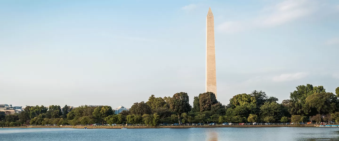 從潮汐盆地看華盛頓紀念碑