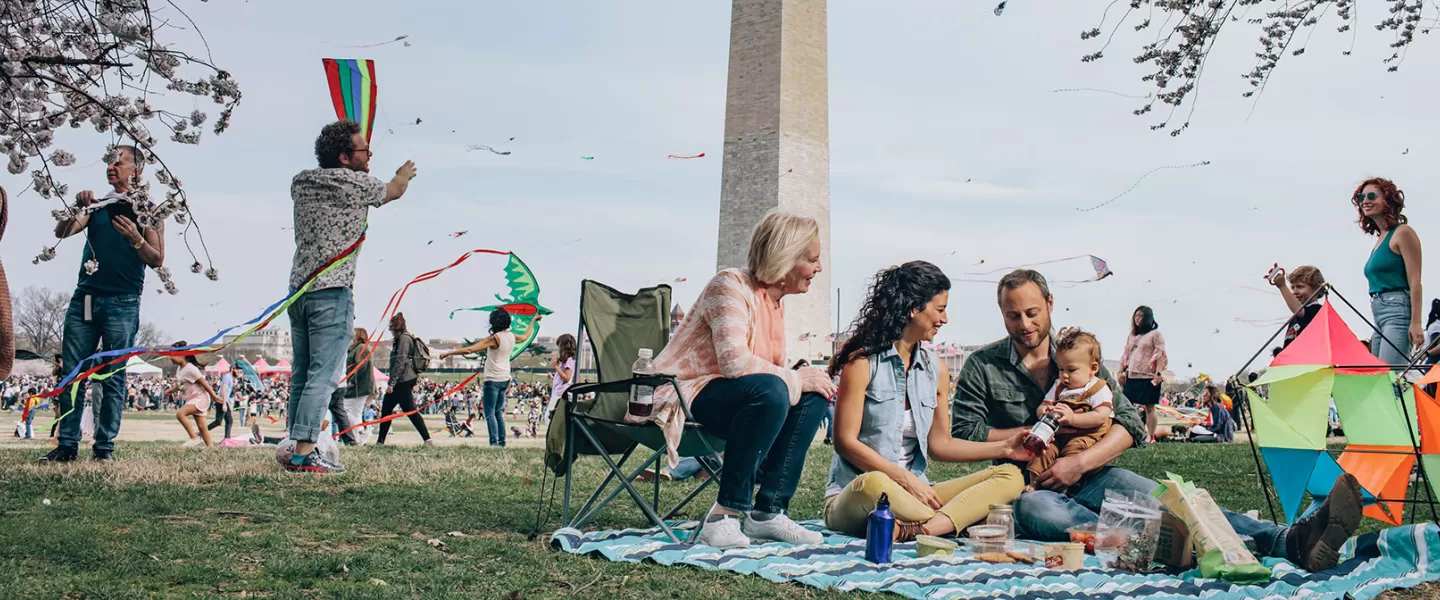 Multigenerational family picnicking at the Washington Monument