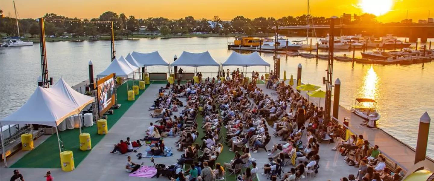 Sunset Cinema en The Wharf