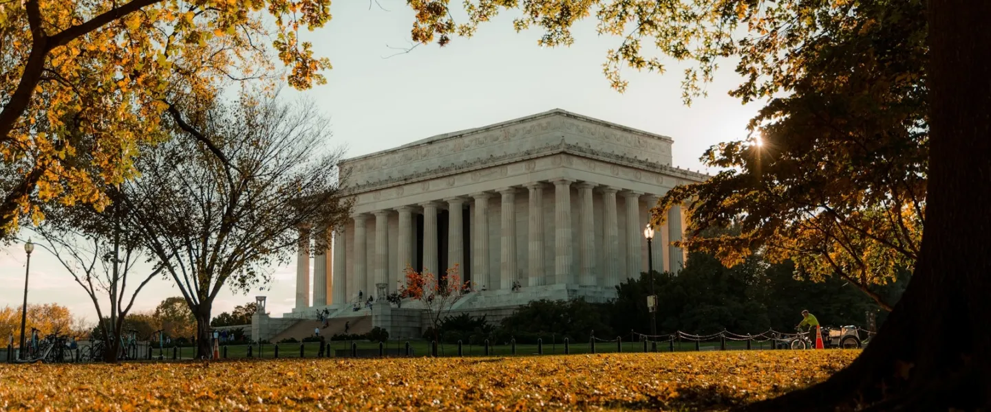 A view of the Lincoln Memorial surrounded by fall foliage. 
