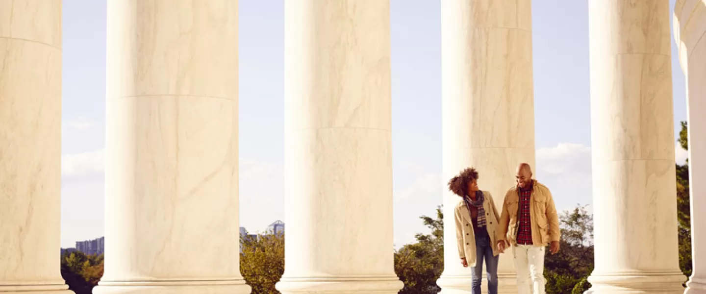 Couple walking along Jefferson Memorial - The most romantic places in Washington, DC
