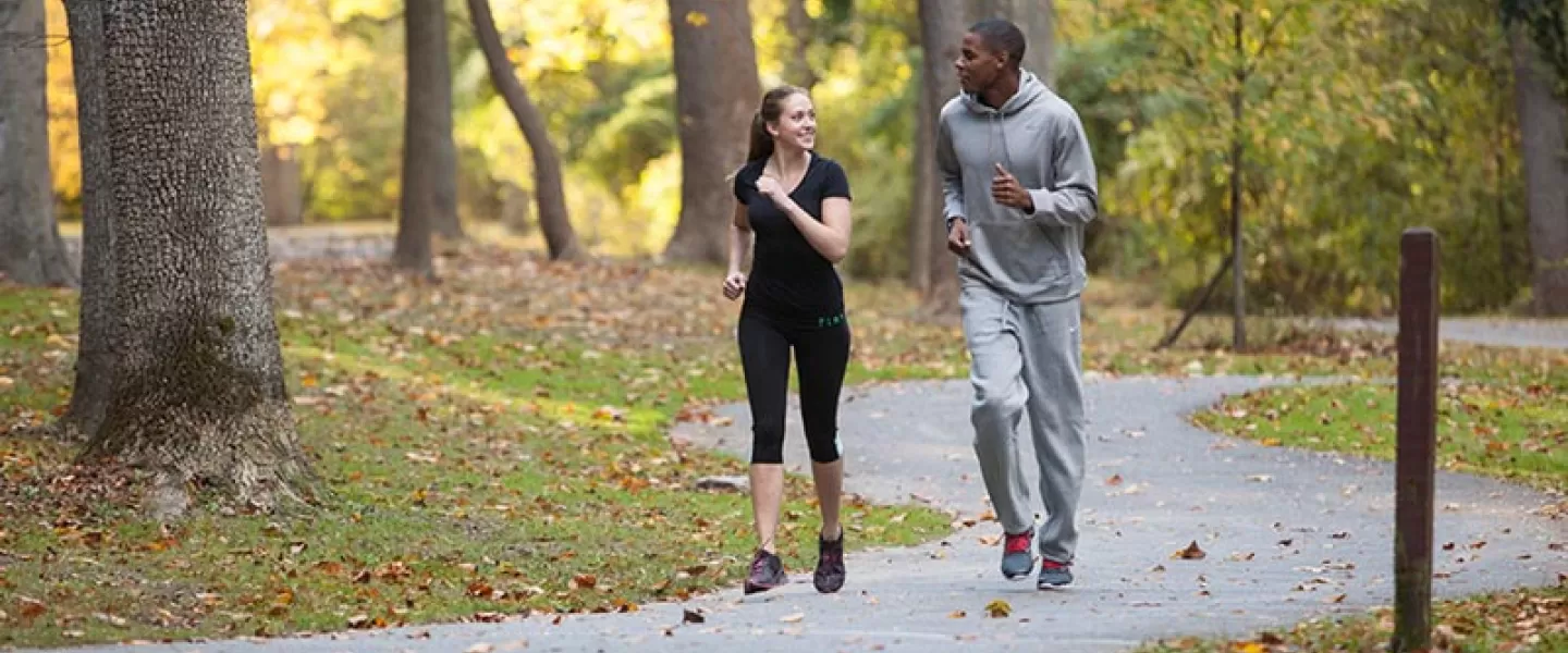 Runners in Rock Creek Park - Outdoor activities in and around Washington, DC