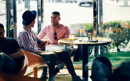 Pareja en Bar Dupont en Dupont Circle, Washington DC