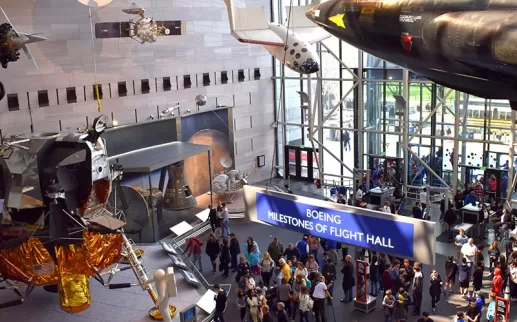 Le pietre miliari del Boeing di Flight Hall presso lo Smithsonian National Air & Space Museum - Free Smithsonian Museum di Washington, DC