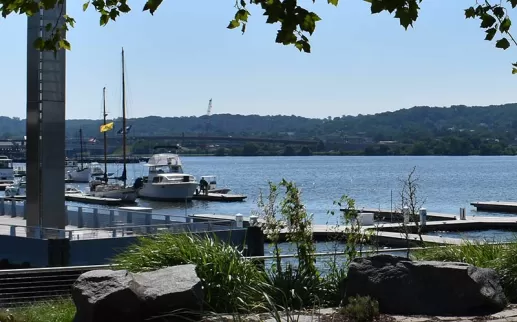 Yards Park dall'Anacostia Riverwalk Trail sul Capitol Riverfront - Waterfront a Washington, DC