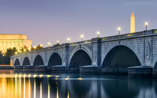 Orizzonte di DC di notte (Zoom sullo sfondo)