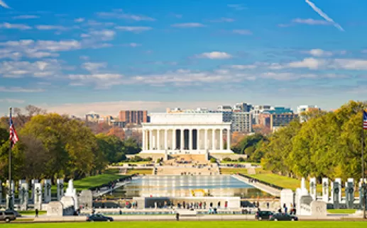 Blick von der National Mall auf das Lincoln Memorial