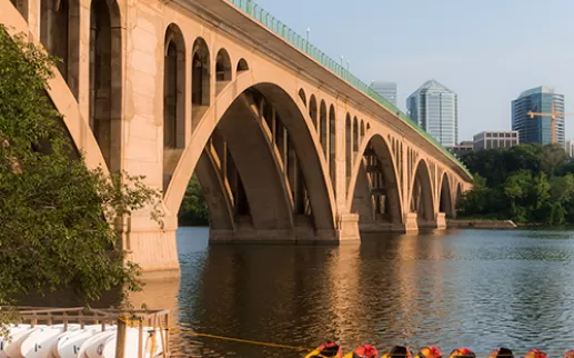 Kayaks de verano en la costa de Georgetown