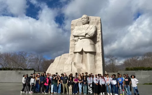 Estudiantes de las Academias de Hotelería y Turismo, Artes Culinarias y Medios de Comunicación participaron en una excursión de dos días por Washington, DC.