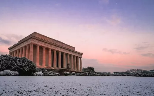 @_chriscruz - Lincoln Memorial covered in snow - Winter in Washington, DC
