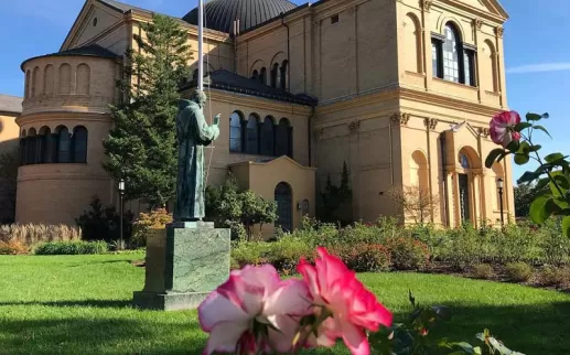 @lipps_trips - Jardins do Mosteiro Franciscano da Terra Santa na América em Brookland, Washington, DC