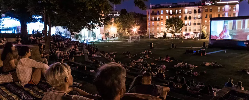 Onde desfrutar de um filme ao ar livre e drive-in em DC