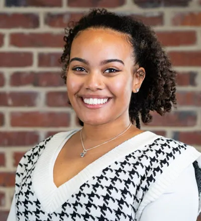 headshot of Zoe Roberts