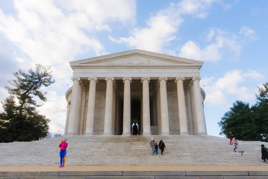 Outside shot of Thomas Jefferson Memorial 