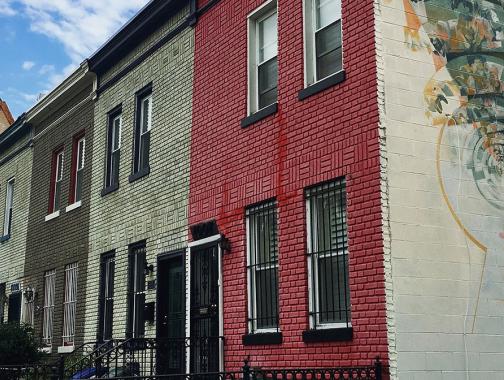 Casas geminadas e mural da rua H, Washington DC