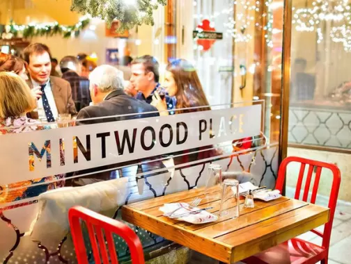 Os melhores restaurantes e lugares para comer em Adams Morgan - Mintwood Place por Cedric Maupillier em Washington, DC