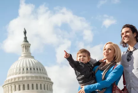 Famille devant le Capitole des États-Unis
