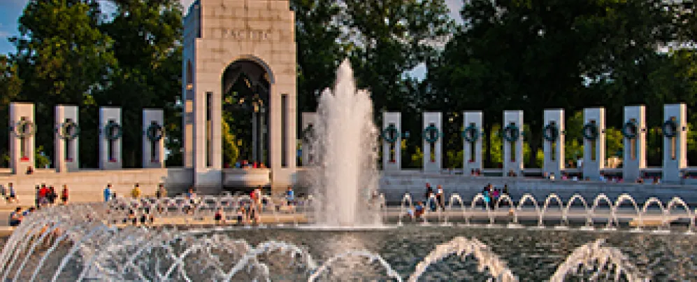 Memorial da Segunda Guerra Mundial durante o verão