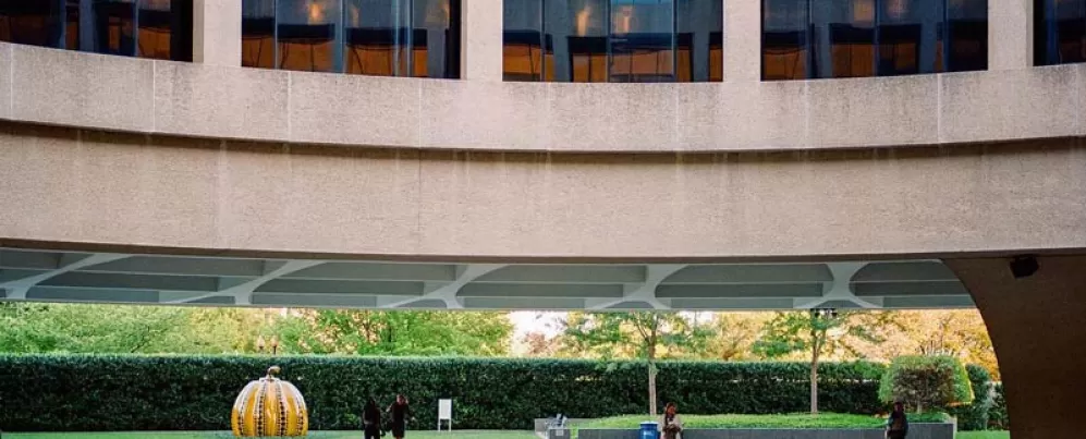 @teamgrayduck - Fora do Museu Smithsonian Hirshhorn no Jardim das Esculturas - Museu de arte moderna gratuito no National Mall em Washington, DC