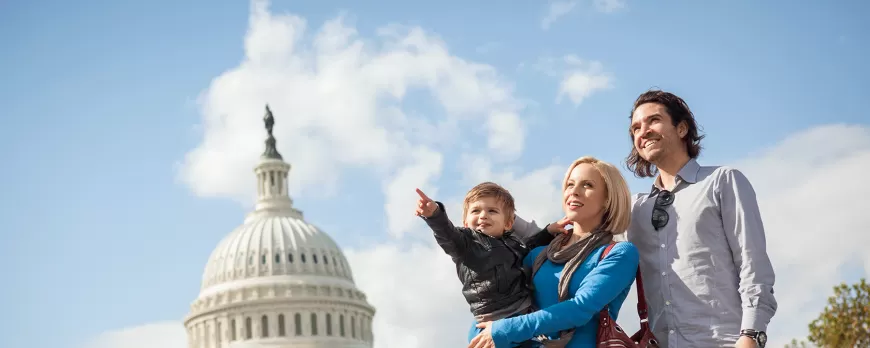 Famille devant le Capitole des États-Unis