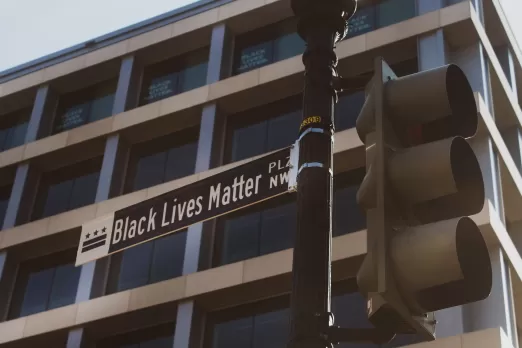 Placa de rua Black Lives Matter Plaza
