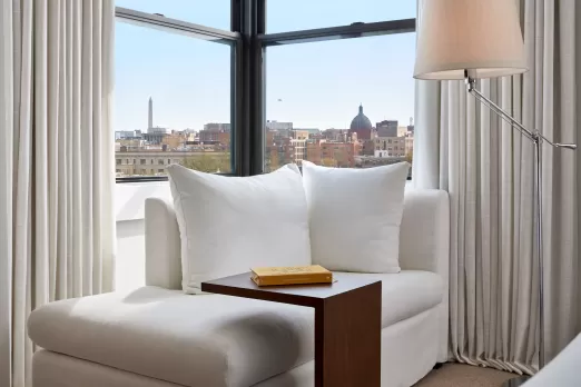 萊爾酒店客房可欣賞城市和華盛頓紀念碑