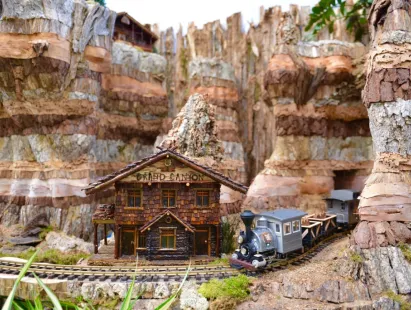 Season’s Greenings: National Parks and Historic Places