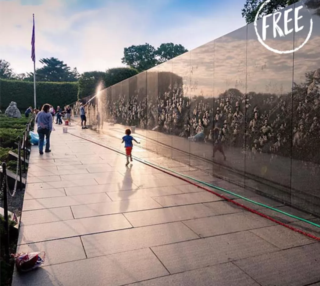 워싱턴 DC의 무료 유적지 및 문화 유산 체험-내셔널 몰의 한국 전쟁 참전 용사 기념관에서의 아침